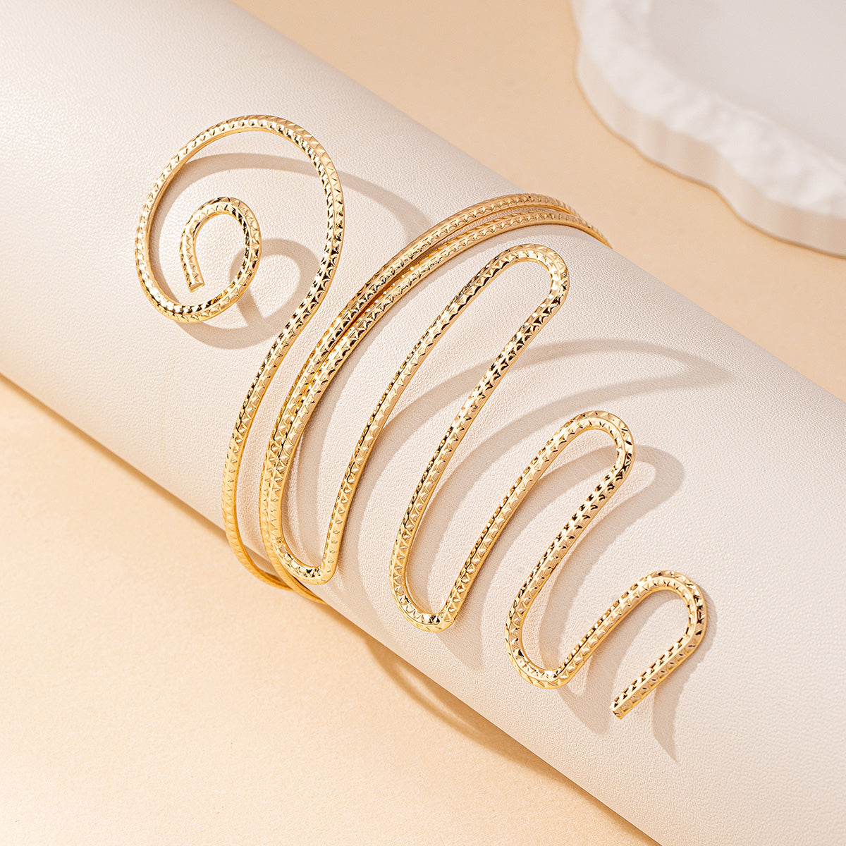 Siyana Spiral Armband