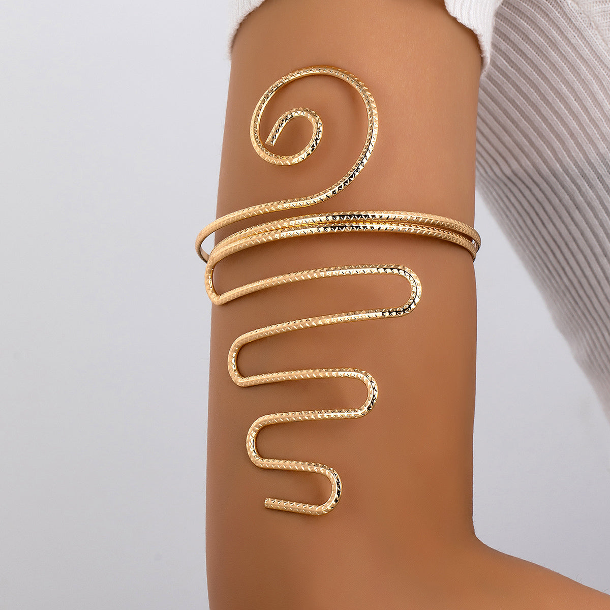 Siyana Spiral Armband