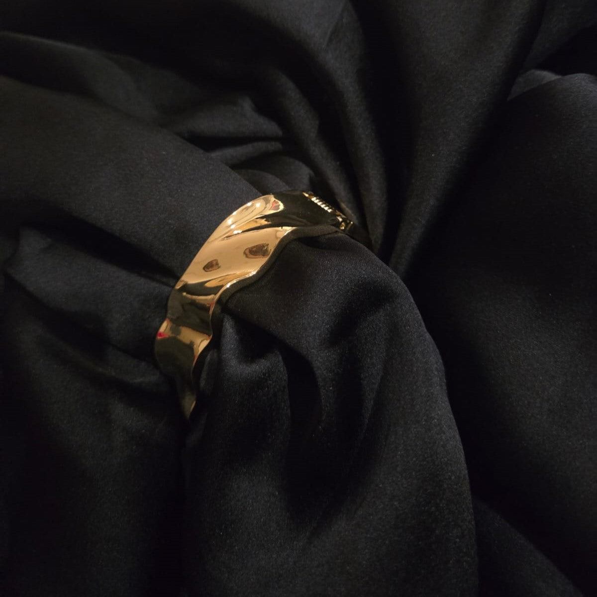 Sculpted Luxe Gold Cuff