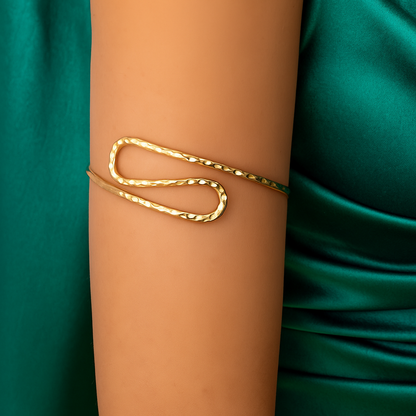 Serene Twist Minimal Armband