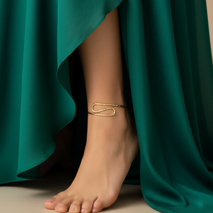 Serene Twist Minimal Armband
