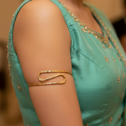 Serene Twist Minimal Armband