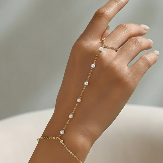 Pearl Linea Hand Chain