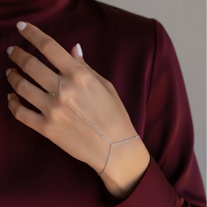 Celeste Line Hand Chain