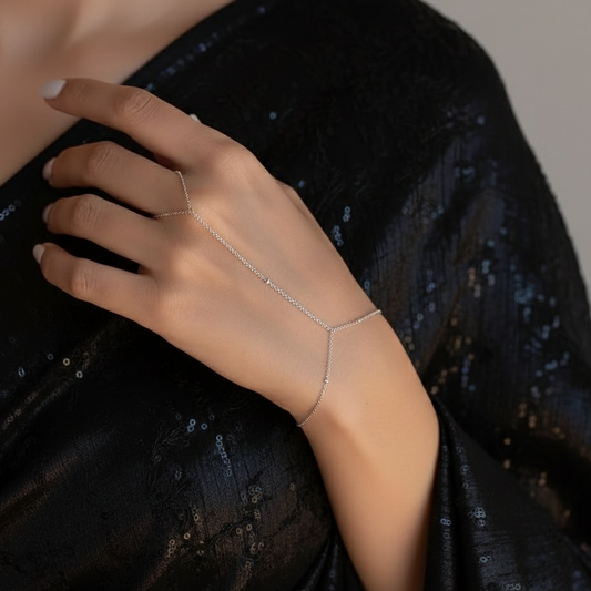 Celeste Line Hand Chain