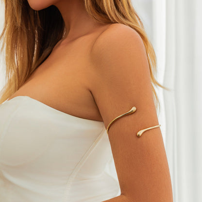 Liquid Drape detail, curved surface with no hard edges