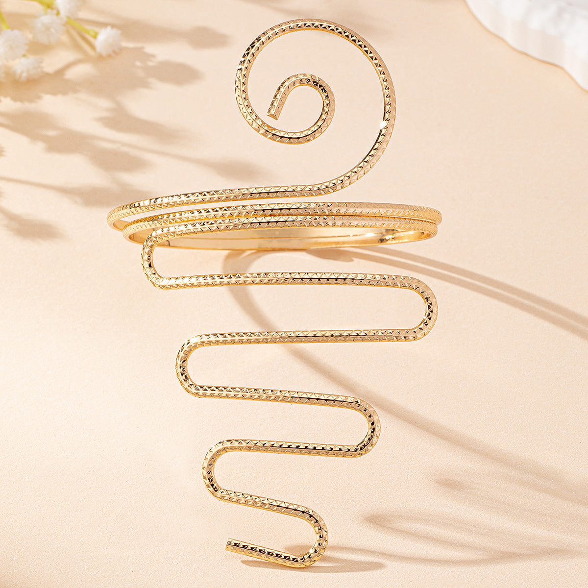 Siyana Spiral Armband