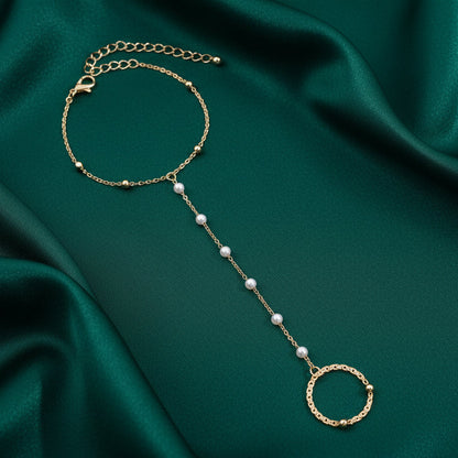 Pearl Linea Hand Chain