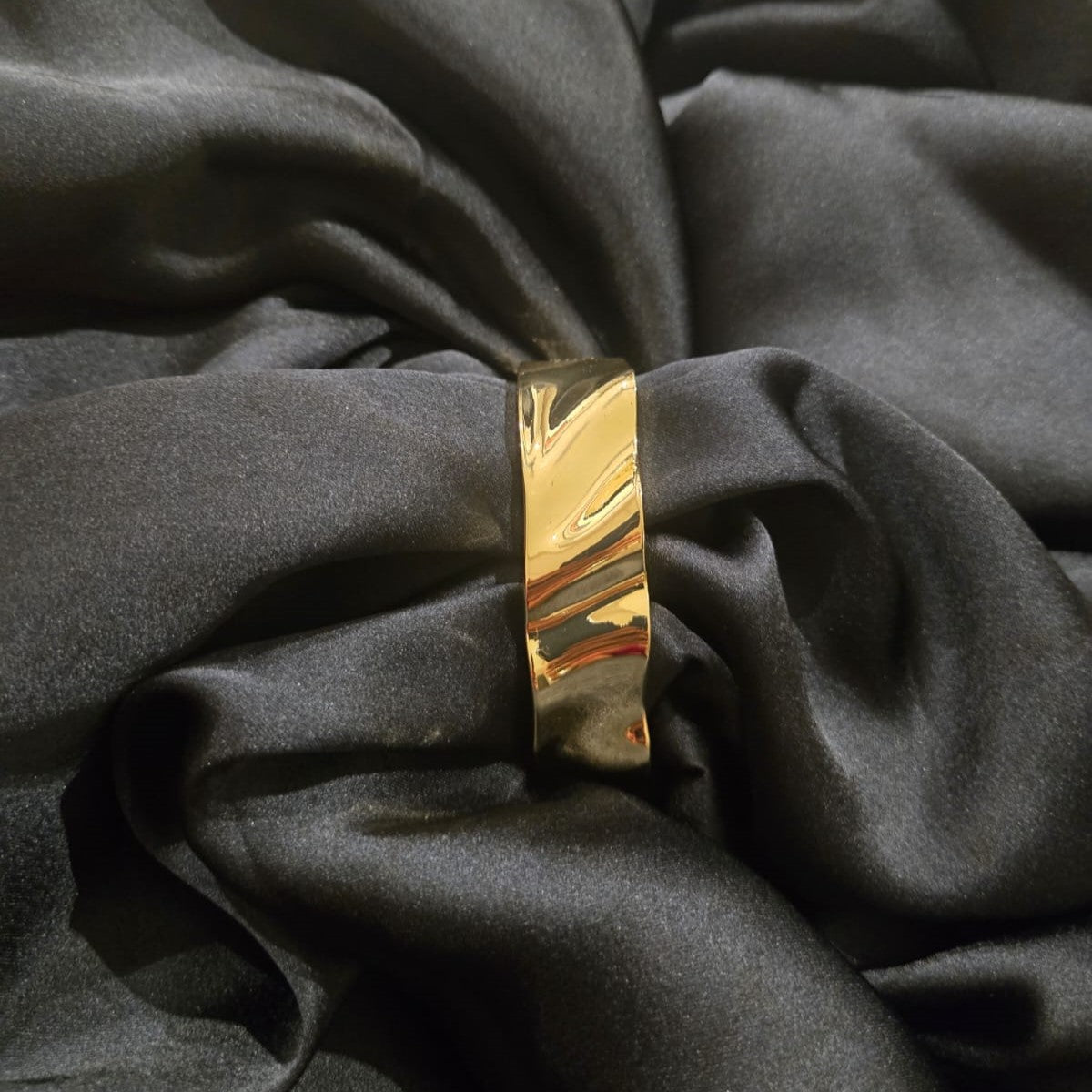 Sculpted Luxe Gold Cuff