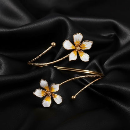 Ivory Blossom Arm Band